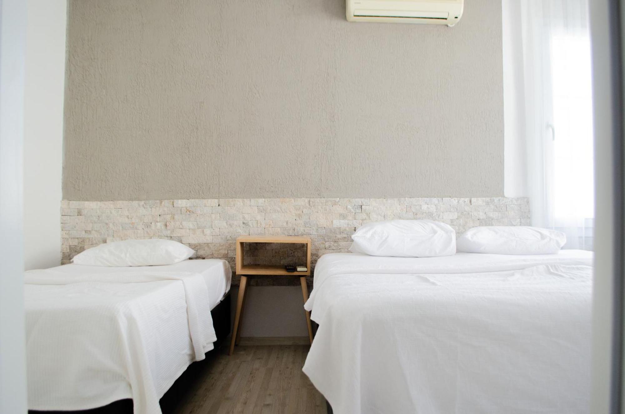 1989 Hotel Sebat Çeşme Kültér fotó